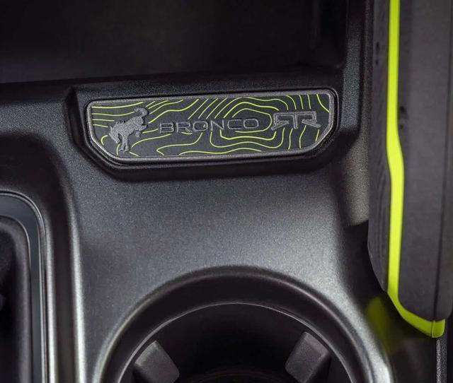 全地形露营SUV，续航达1220km，优惠6.5万，还赠送一键升顶套装