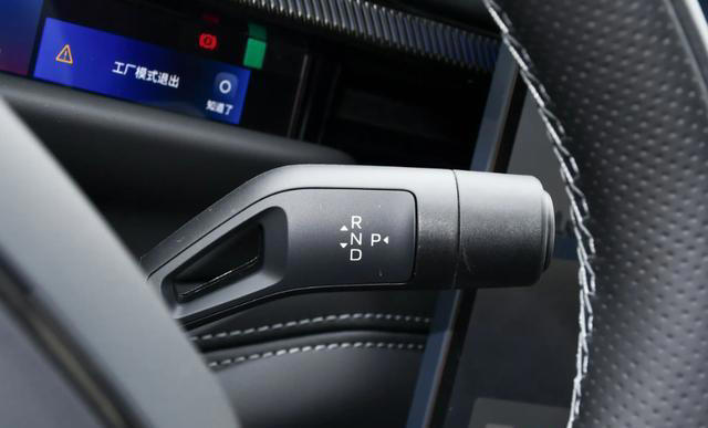 入门配置就拉满，领克10 EM-P标配激光雷达，兼顾操控与豪华