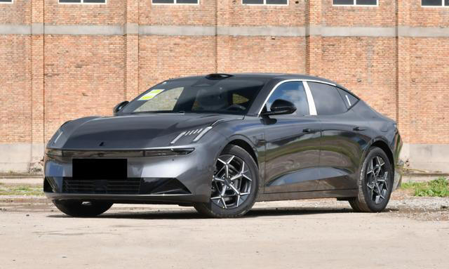 入门配置就拉满，领克10 EM-P标配激光雷达，兼顾操控与豪华