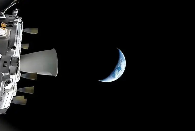 4名宇航员尿液直排太空! 影响飞船轨道，NASA绕月任务暴露短板!