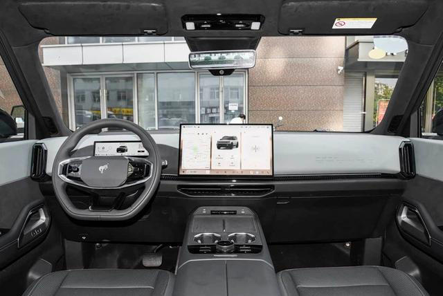 全地形露营SUV，续航达1220km，优惠6.5万，还赠送一键升顶套装