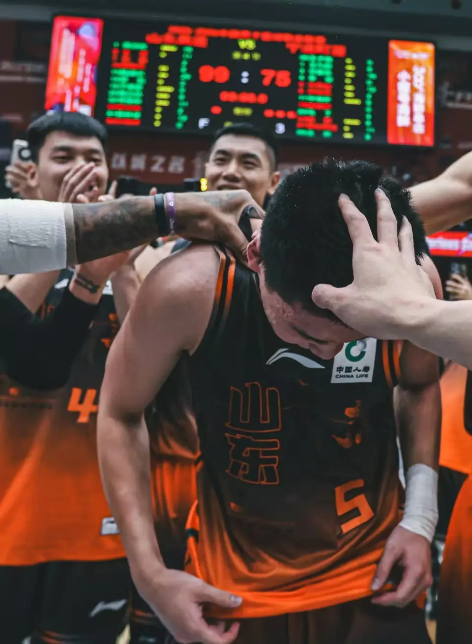 CBA排名大乱! 深圳升第3，广东掉第6，8队锁定季后赛，辽宁冲前8