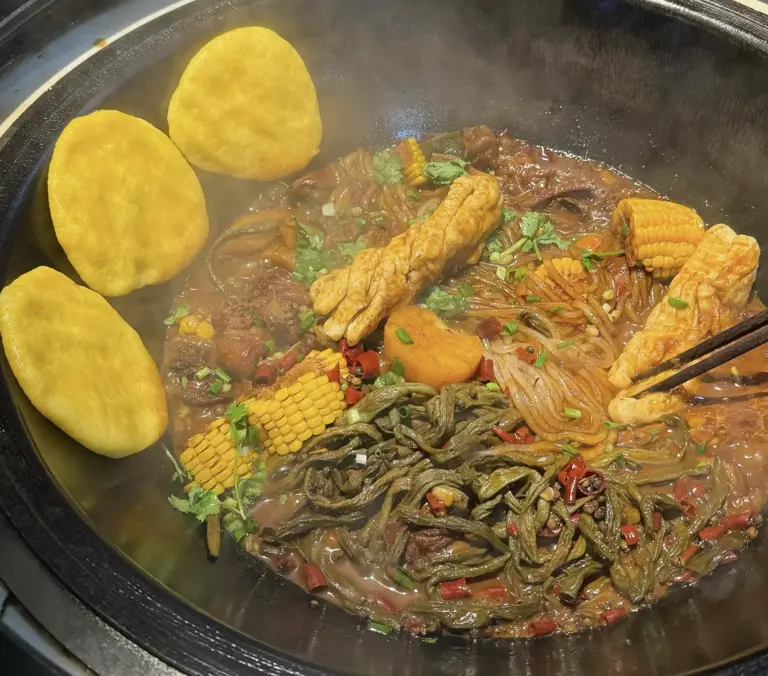 东北硬菜：铁锅炖大鹅!