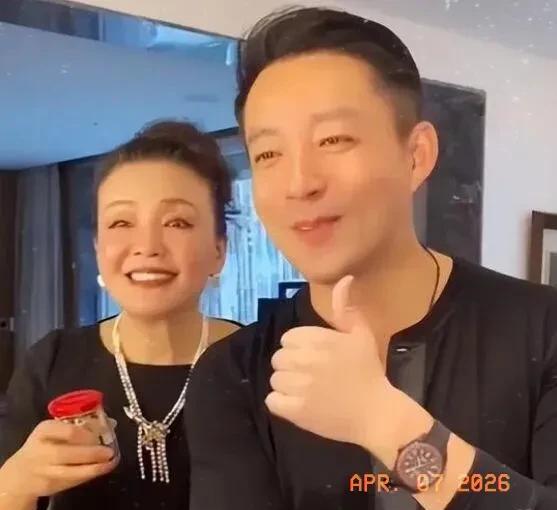 张兰68岁生日网友送祝福，刘建国在大S雕像前告状，打脸S妈和小S