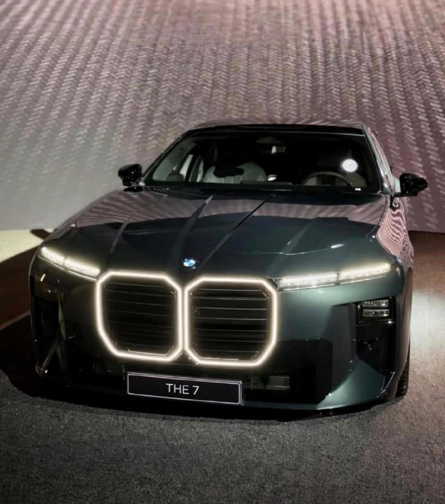 2028款宝马X5M，代号G95，有轻混V8和纯电可选！