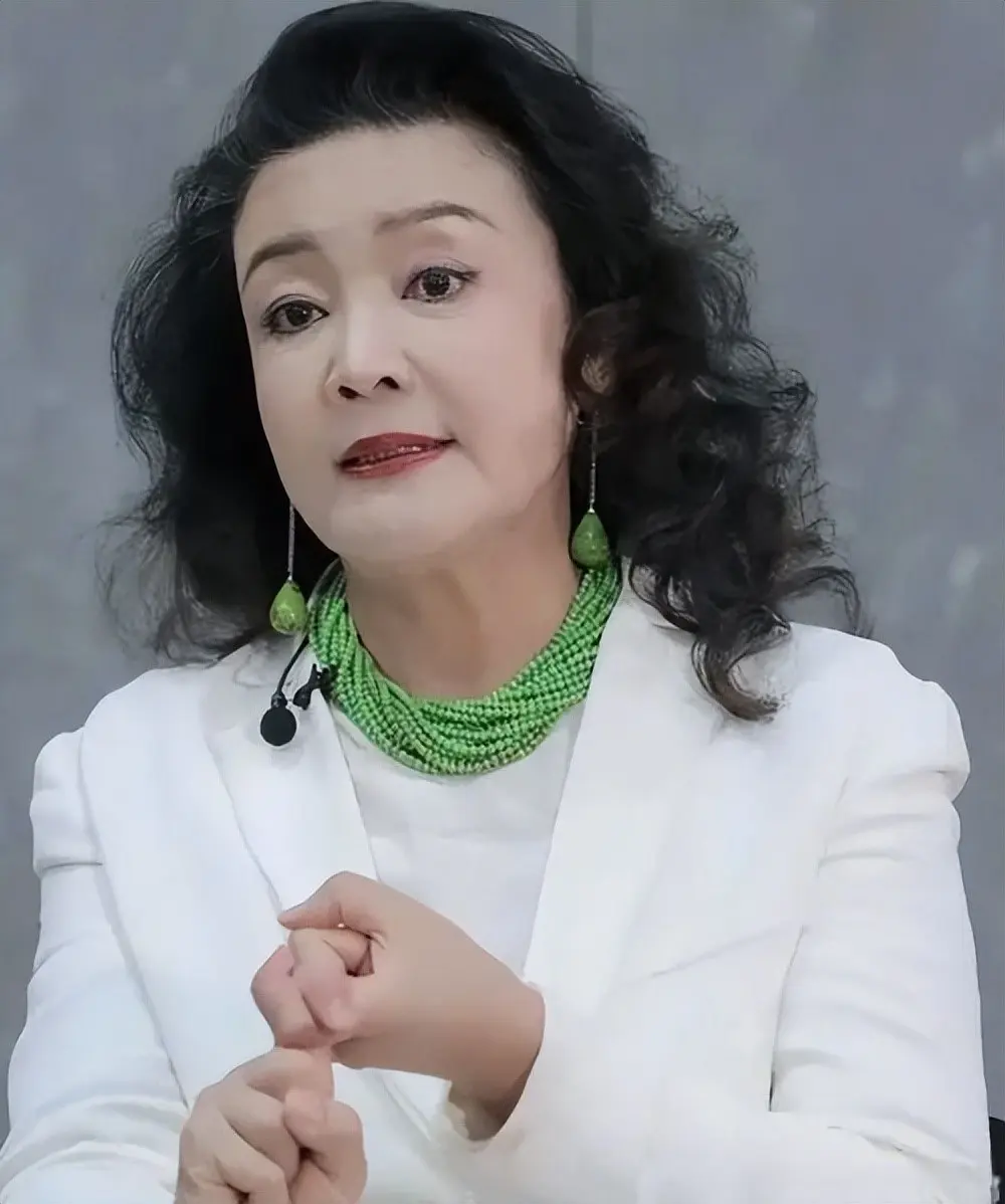张兰不再忍了! 生日自曝曾昏迷三天三夜，68岁身边一个亲人都没有