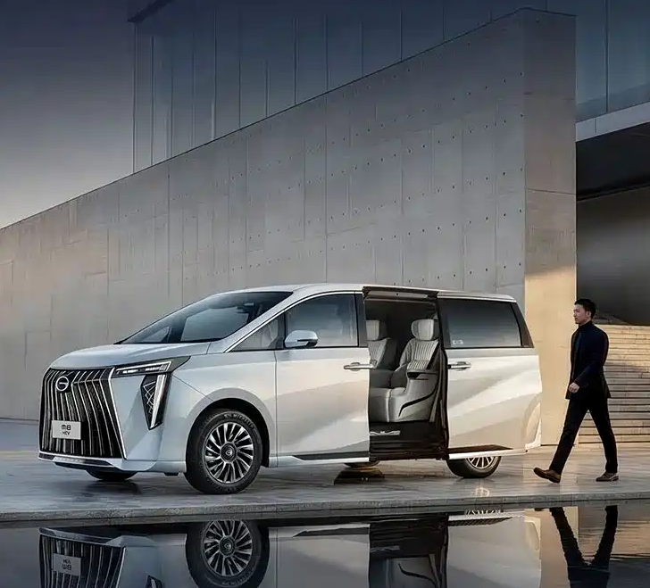 广汽传祺M8新车型上市！售价18.98万，网友：这个是真心动