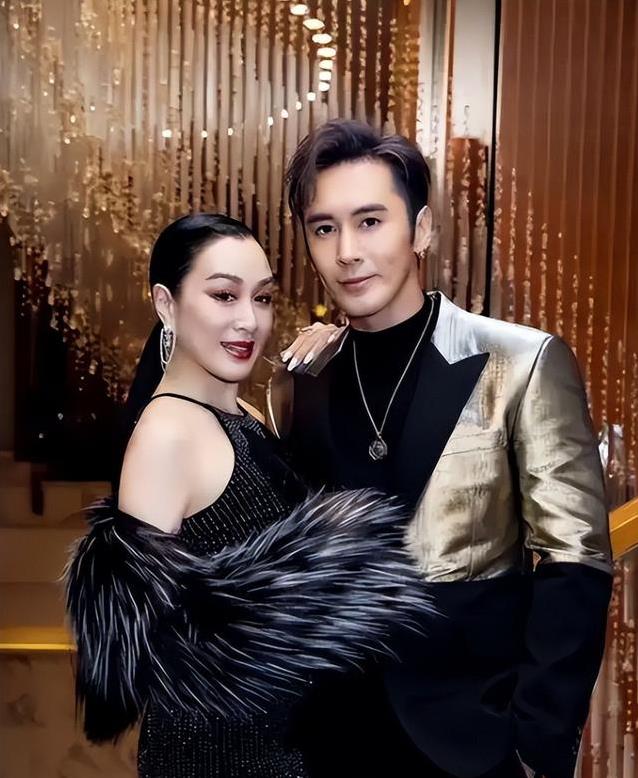 55岁钟丽缇直播跳操身材紧绷，网友质疑中年女性该如何穿衣？