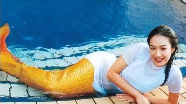 55岁钟丽缇直播跳操身材紧绷，网友质疑中年女性该如何穿衣？