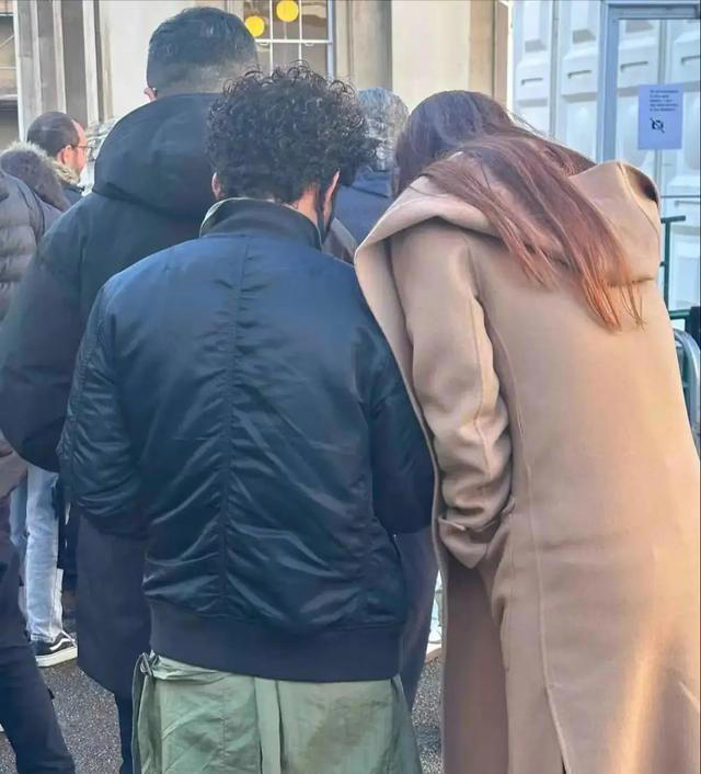 王宝强和女友现身！冯清身材高挑，衬得宝强像小娇夫，身高差强烈