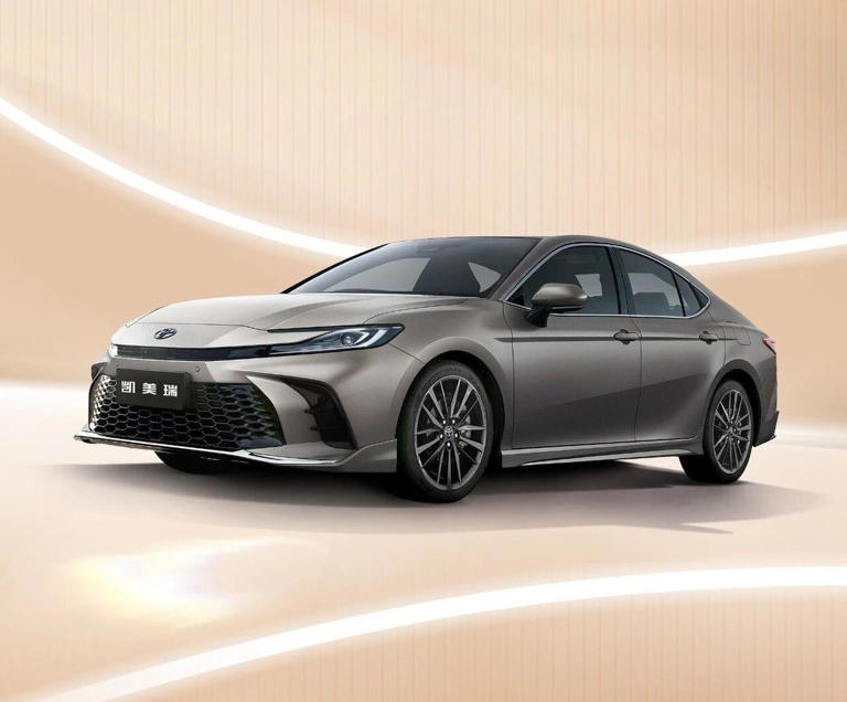 售价20.98万元丰田凯美瑞2.0HXS运动Plus光辉版（磨砂金）上市