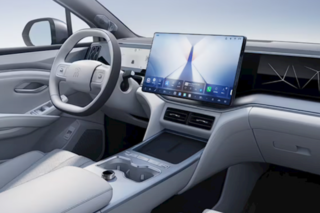 日媒酸了!比亚迪一年狂更200次软件:将特斯拉远远甩在身后