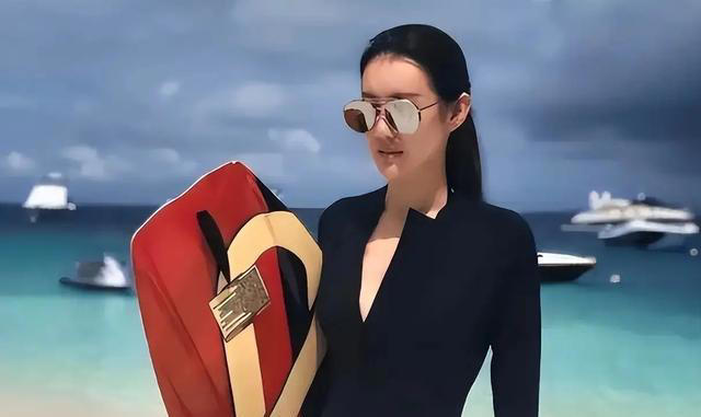 王宝强和女友现身！冯清身材高挑，衬得宝强像小娇夫，身高差强烈