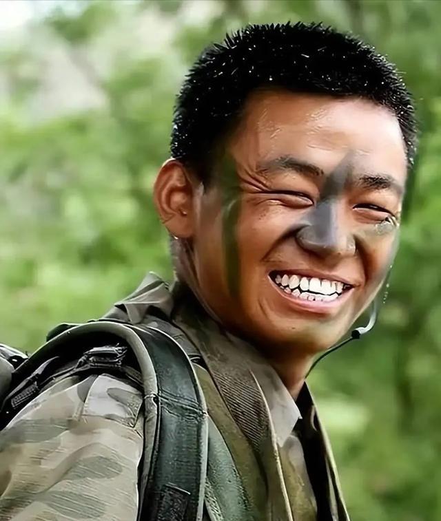 王宝强和女友现身！冯清身材高挑，衬得宝强像小娇夫，身高差强烈