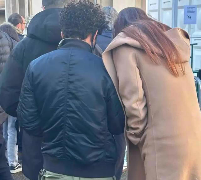 王宝强和女友现身！冯清身材高挑，衬得宝强像小娇夫，身高差强烈