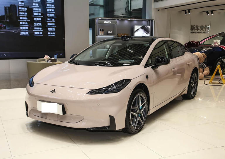 全新纯电中大型轿跑上市！售价亲民配激光雷达，纯电续航710公里