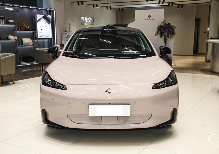 全新纯电中大型轿跑上市！售价亲民配激光雷达，纯电续航710公里