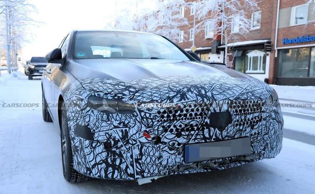 3.0T 六缸，物理按键，“三叉星辉”大灯，“满天星”中网，买新车的再等等！