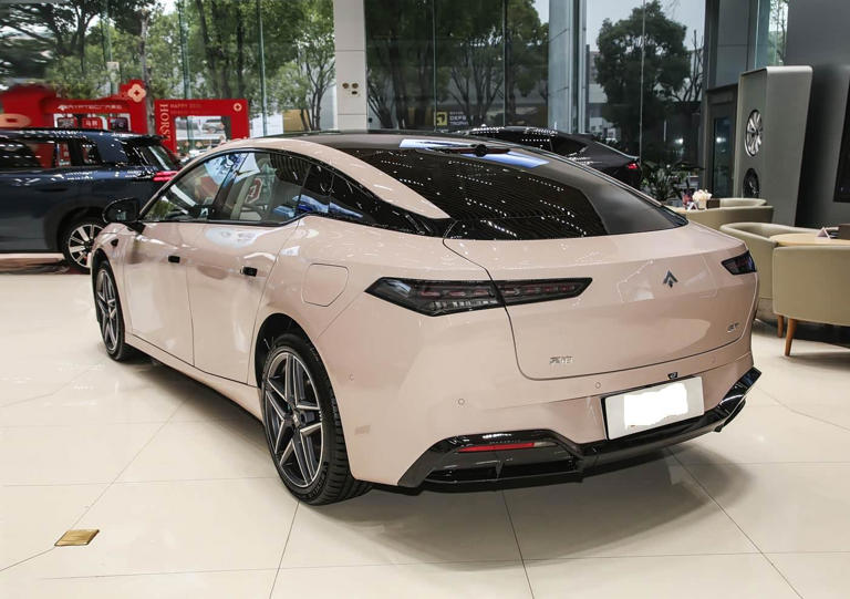 全新纯电中大型轿跑上市！售价亲民配激光雷达，纯电续航710公里