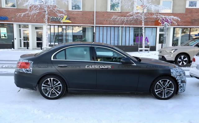 3.0T 六缸，物理按键，“三叉星辉”大灯，“满天星”中网，买新车的再等等！