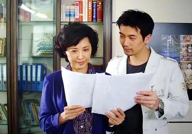 73岁朱琳近照曝光 女儿国国王错过唐僧 却被二婚丈夫宠爱二十多年