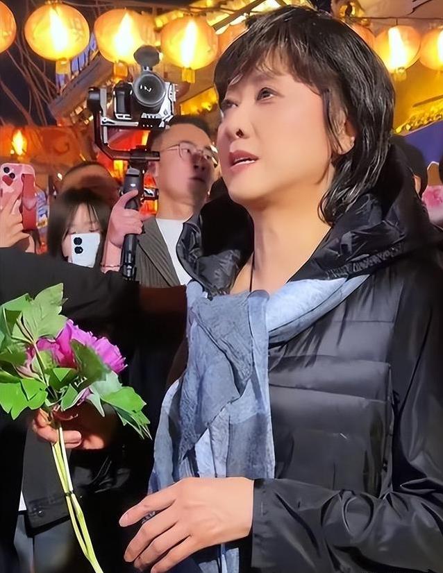 73岁朱琳近照曝光 女儿国国王错过唐僧 却被二婚丈夫宠爱二十多年