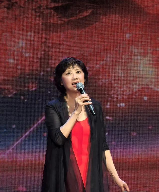 73岁朱琳近照曝光 女儿国国王错过唐僧 却被二婚丈夫宠爱二十多年