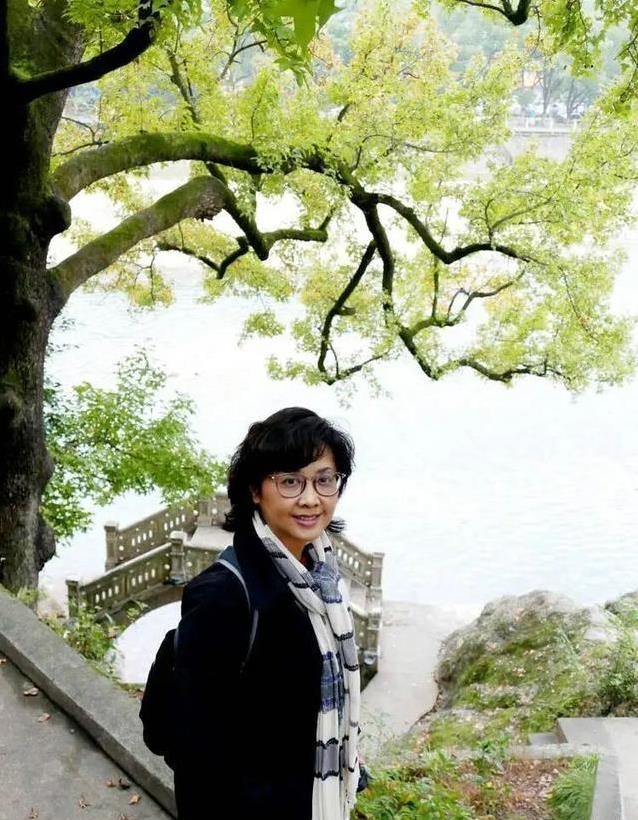 73岁朱琳近照曝光 女儿国国王错过唐僧 却被二婚丈夫宠爱二十多年