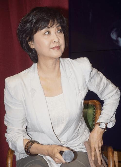 73岁朱琳近照曝光 女儿国国王错过唐僧 却被二婚丈夫宠爱二十多年