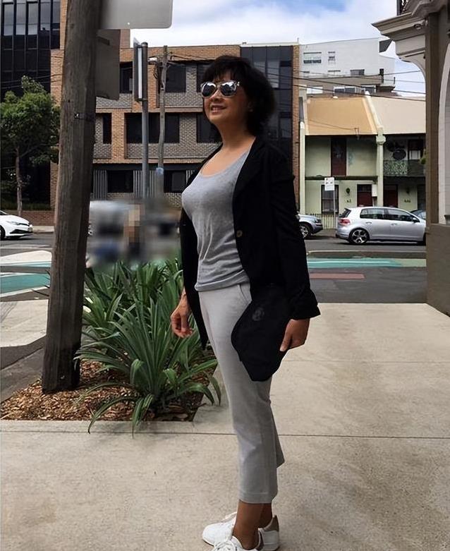 73岁朱琳近照曝光 女儿国国王错过唐僧 却被二婚丈夫宠爱二十多年