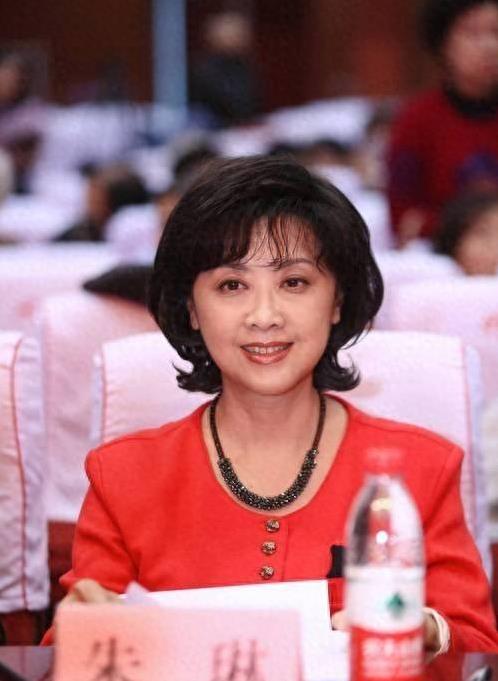 73岁朱琳近照曝光 女儿国国王错过唐僧 却被二婚丈夫宠爱二十多年