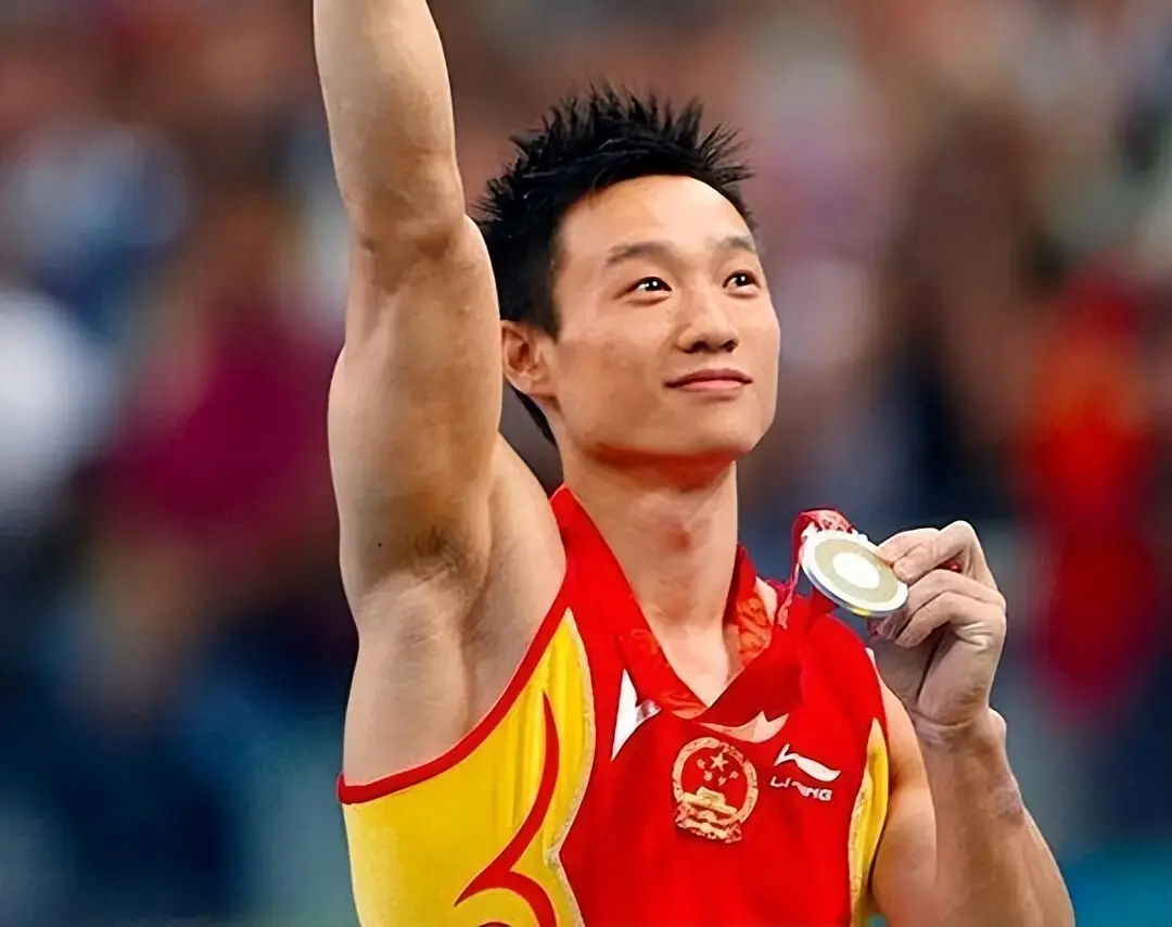 杨威自曝养仨娃太累! 没有私生活、资金紧张，杨云几乎崩溃!