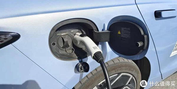 电机效率都干到99%了，让最高热效率只有45%的内燃机怎么追？