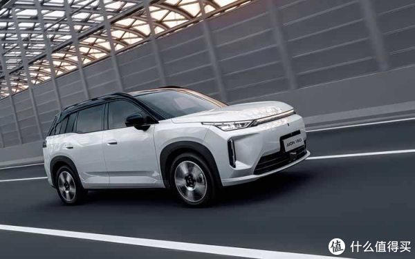 电机效率都干到99%了，让最高热效率只有45%的内燃机怎么追？