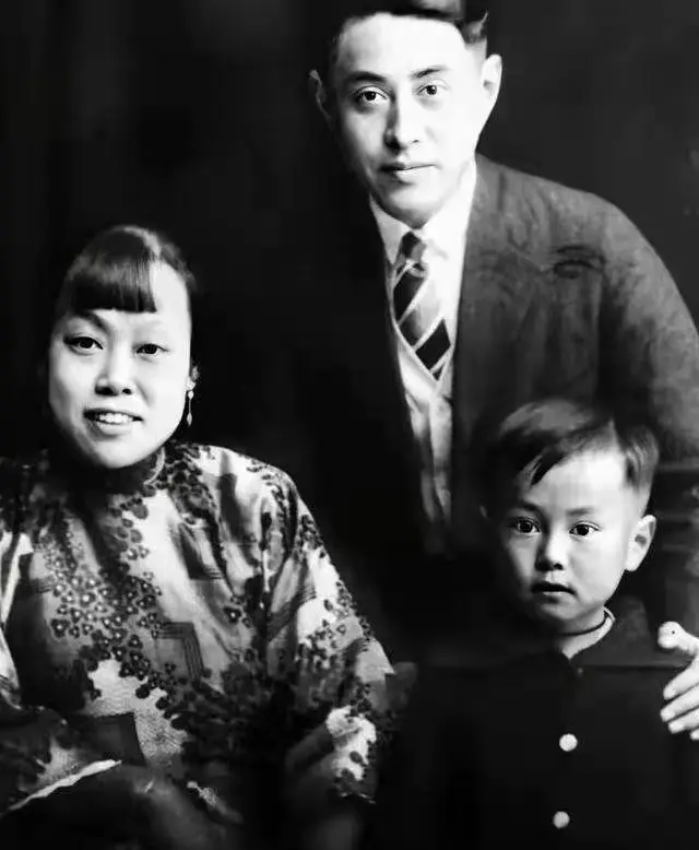 杨振宁82岁娶年轻妻子备受争议，却鲜有人关注他三个儿女各自都非常优秀，堪称人中翘楚!