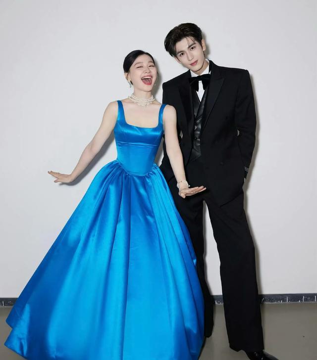 张凌赫到底有多火？金靖妈妈刷视频都能刷到他，这就是答案