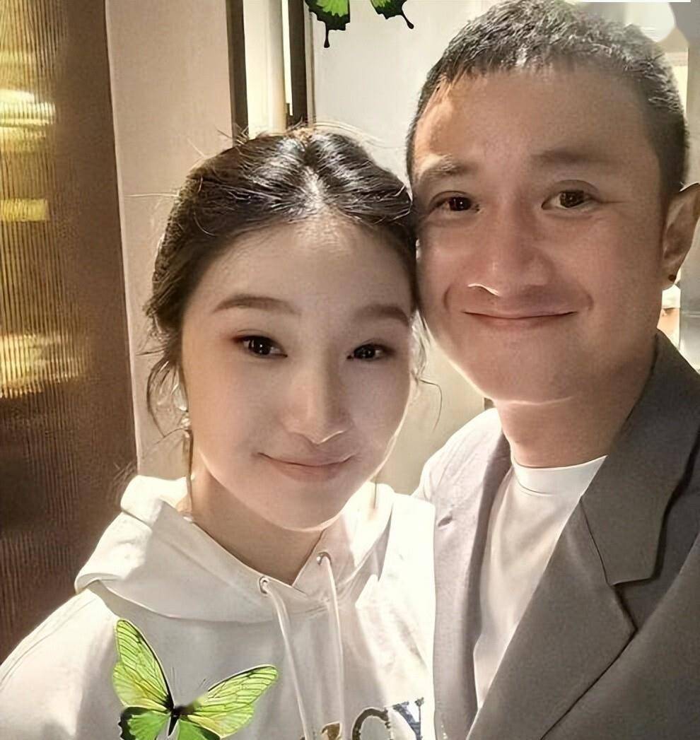 41岁文章上海开陕西面馆，亲自端盘子迎客，女儿发贴脸合照为他宣传冲上热榜