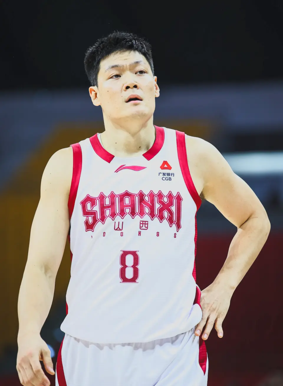 报复动作! 还原CBA冲突全过程，张宁痛苦倒地，裁判混乱介入!