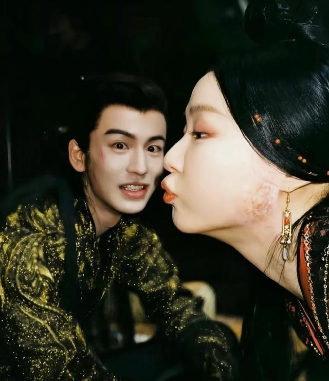 张凌赫到底有多火？金靖妈妈刷视频都能刷到他，这就是答案