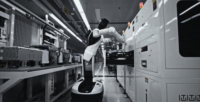 智元精灵G2机器人正式上岗，18秒一节拍，3C制造痛点就这样被解决