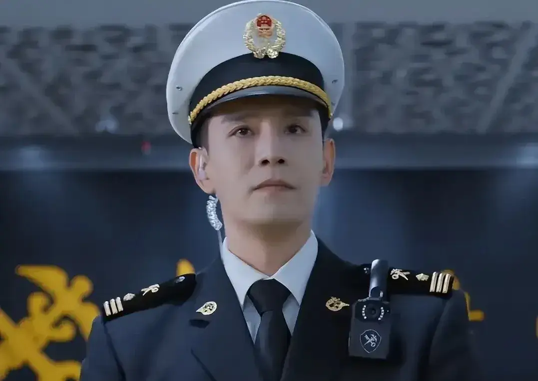 经超两部新剧同期上线，角色形象反差大，颜值状态对比鲜明