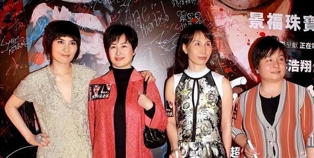 何超蕸离世仅1天，遗产和私生活遭诟病，原来她和郭晶晶处境一样
