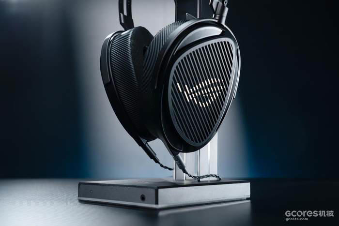 这个耳机小贵但很爽，纯血电竞植入HiFi基因，实测ROG臻世