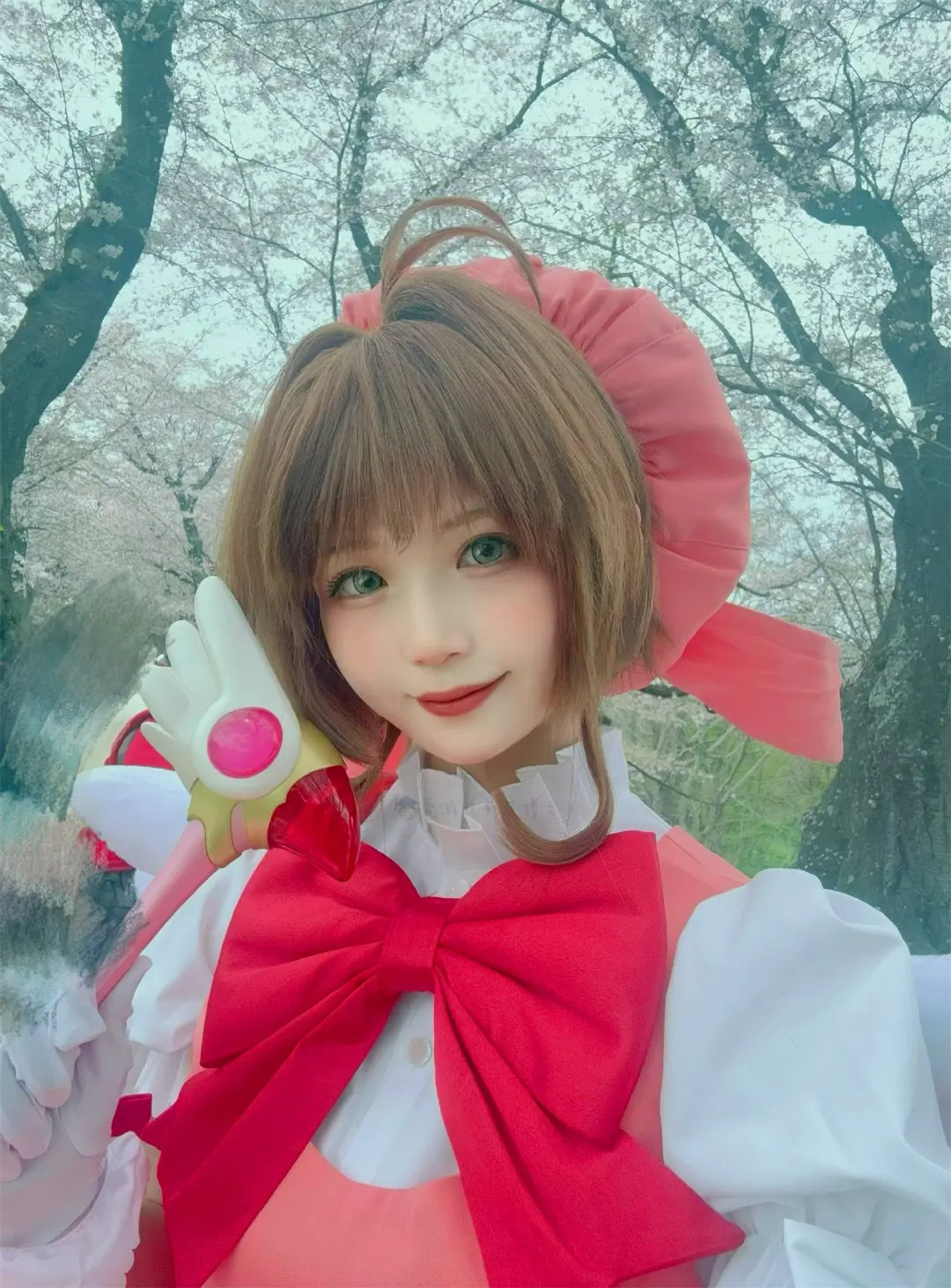 Coser在樱花树下扮演《魔卡少女樱》木之本樱，网友：奇迹美照