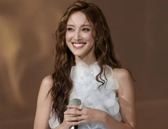 恭喜！TVB知名女星《浪姐7》倒数第二晋级，感谢粉丝“救命”之恩