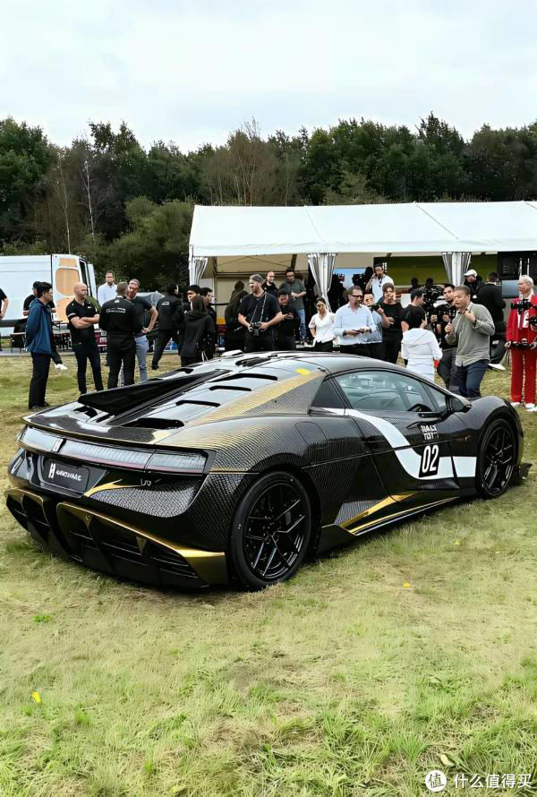 2000万买辆比亚迪？车主是不是疯了？看完真车发现是你疯了！