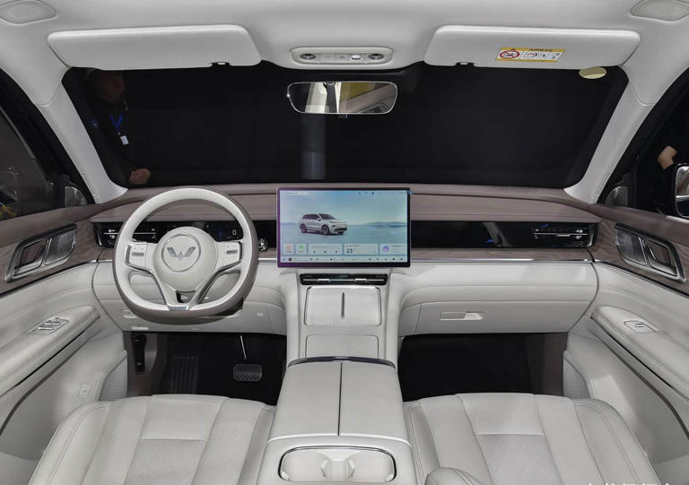 五菱全新中大型SUV北京车展开启盲订，车长近5米，综合续航1260km