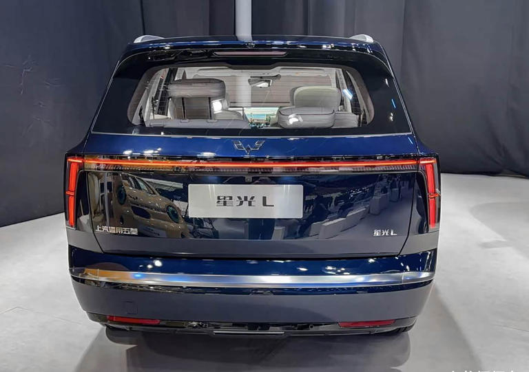 五菱全新中大型SUV北京车展开启盲订，车长近5米，综合续航1260km