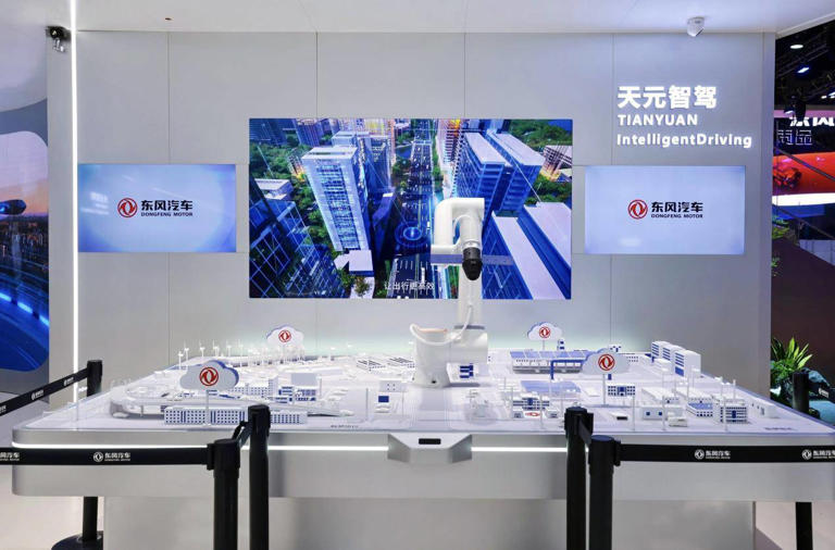 东风汽车“东方风起2030”启航，多款新车技术亮相，共绘出行新纪元