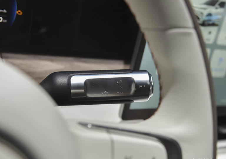 五菱全新中大型SUV北京车展开启盲订，车长近5米，综合续航1260km